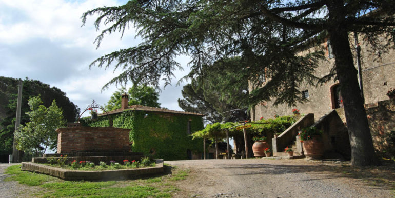 vendita agriturismo poggio oliveto matremma toscana - concetta relli luxury real estate 01a