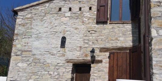 Incantevole Borgo (Macerata) – Concetta Relli Luxury Real Estate