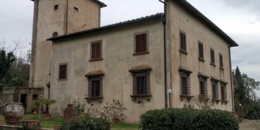 Villa Storica del 1400 con parco – Firenze – Concetta Relli Luxury Real Estate